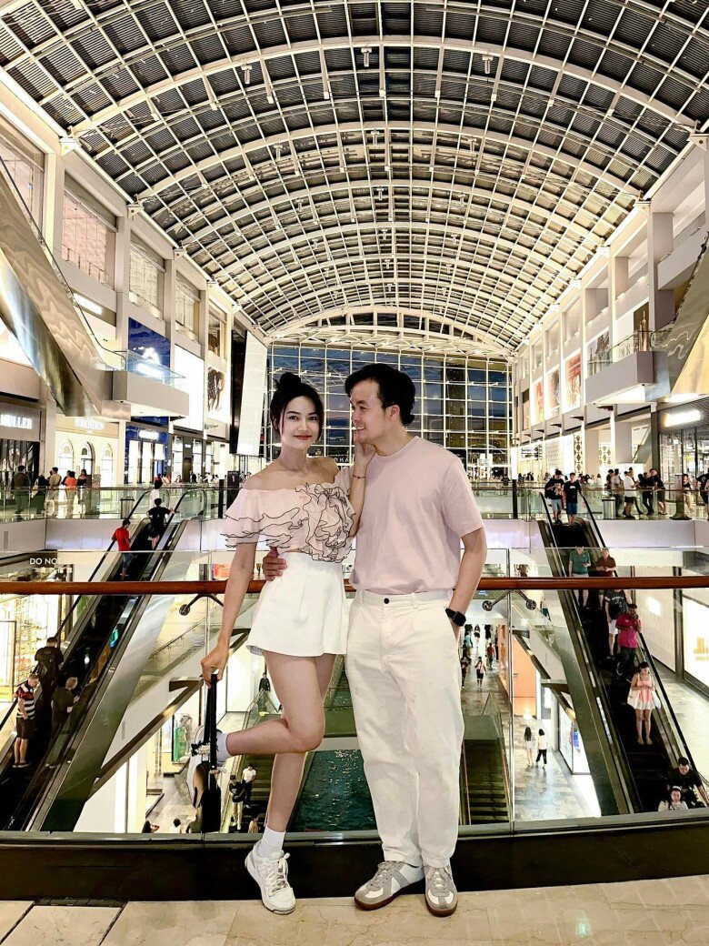 Người đẹp được khen xinh nhất nhì &#34;khối vỉa hè&#34; xem diễu binh: Lấy chồng cao 1m84, được bố mẹ chồng yêu chiều - 9