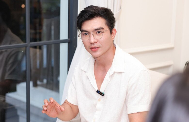 Steven Nguyễn - Phản diện Quang trong phim Mưa Đỏ: Bản thân có thể &#34;sĩ đến cuối đời&#34;, bố mẹ cũng sốc vì con trai - 4