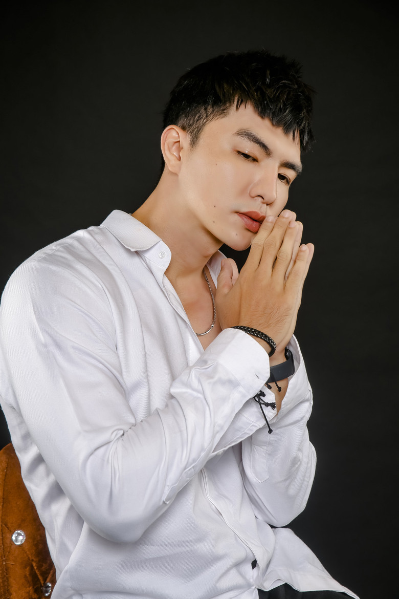 Steven Nguyễn - Phản diện Quang trong phim Mưa Đỏ: Bản thân có thể &#34;sĩ đến cuối đời&#34;, bố mẹ cũng sốc vì con trai - 3