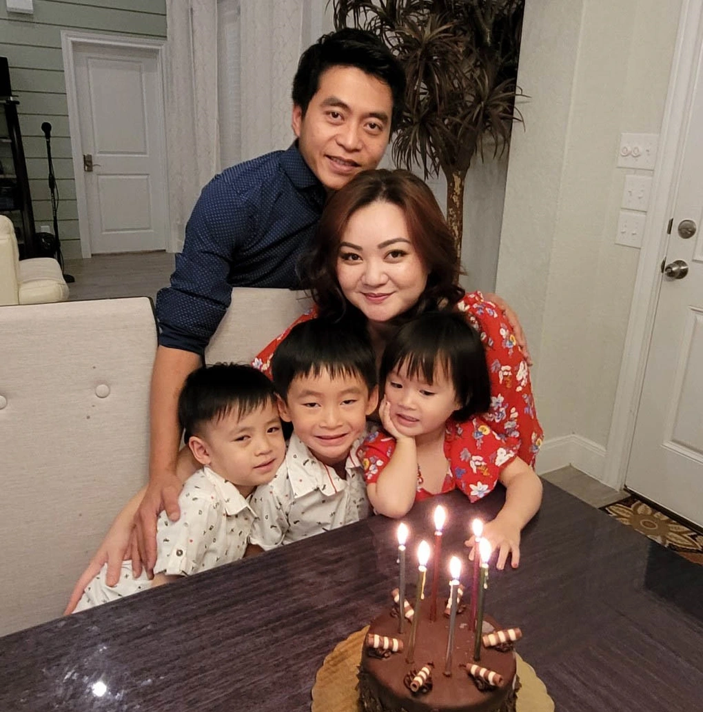 &#34;Bé Xuân Mai&#34; tuổi 30: Làm mẹ 3 con ở Mỹ, tái xuất sau 3 năm im ắng, khoe con út xinh hệt mẹ lúc nhỏ - 10