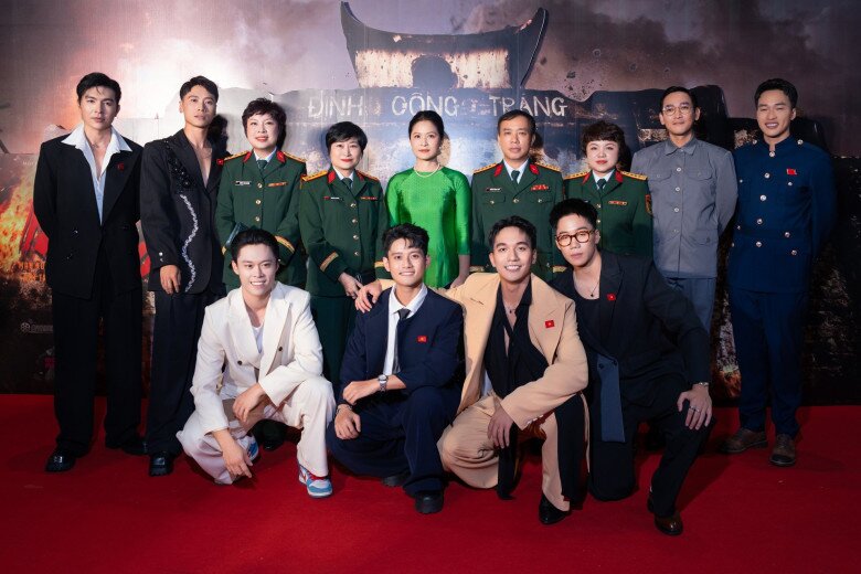 &#34;Thứ trưởng Bộ ngoại giao&#34; trong phim Mưa Đỏ: &#34;Khi nghe con nói &#39;Mẹ cứ yêu đi, miễn là mẹ thấy vui&#39;, tôi đã khóc&#34; - 3