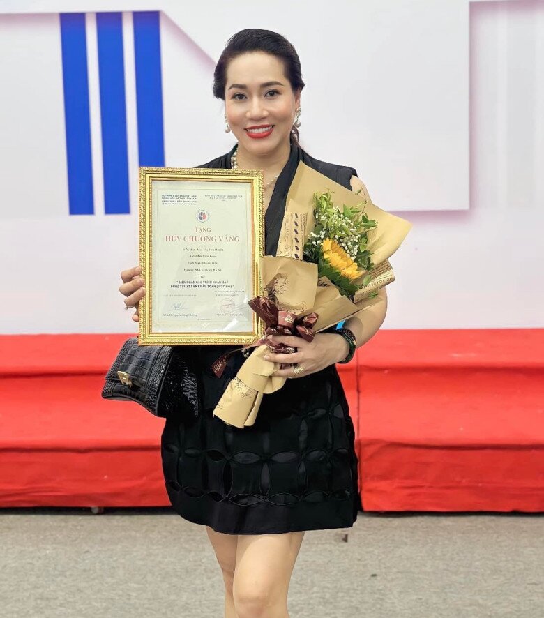 &#34;Vợ đại gia chân đất&#34; Quang Tèo: Sinh con sau 17 năm nghỉ đẻ, &#34;ra đường vừa đi vừa khóc&#34; - 3