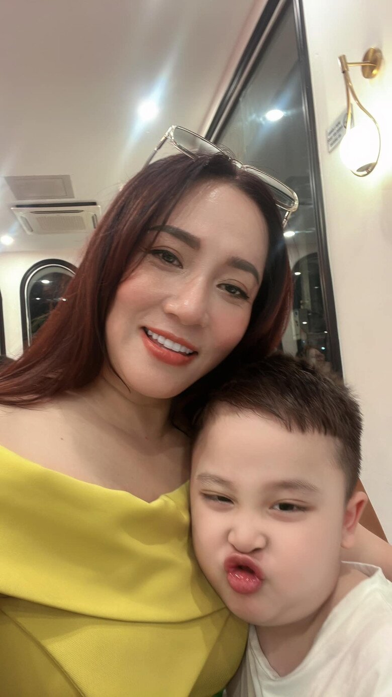 &#34;Vợ đại gia chân đất&#34; Quang Tèo: Sinh con sau 17 năm nghỉ đẻ, &#34;ra đường vừa đi vừa khóc&#34; - 13