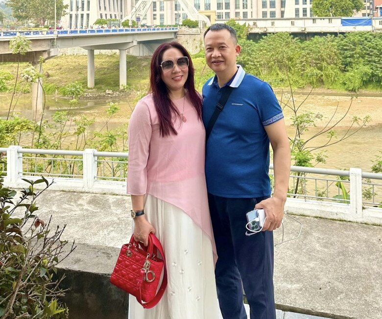 &#34;Vợ đại gia chân đất&#34; Quang Tèo: Sinh con sau 17 năm nghỉ đẻ, &#34;ra đường vừa đi vừa khóc&#34; - 12