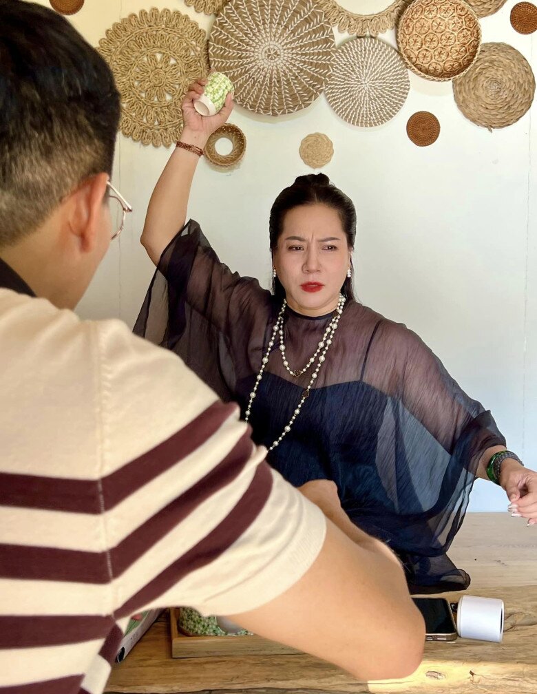 &#34;Vợ đại gia chân đất&#34; Quang Tèo: Sinh con sau 17 năm nghỉ đẻ, &#34;ra đường vừa đi vừa khóc&#34; - 8