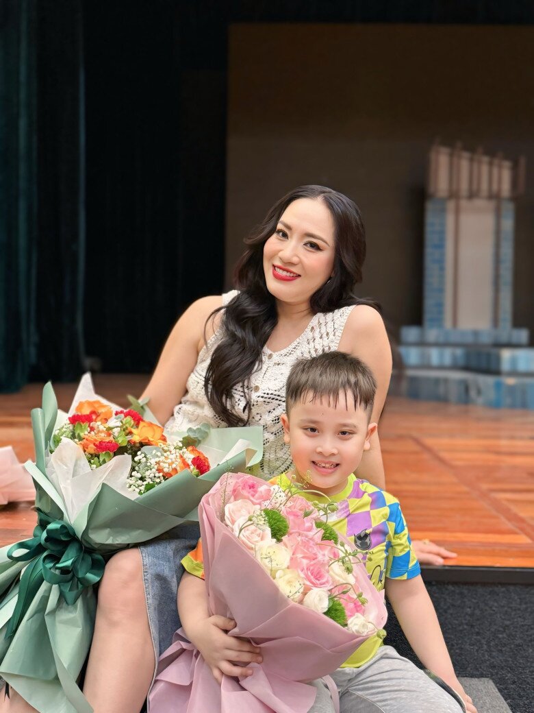 &#34;Vợ đại gia chân đất&#34; Quang Tèo: Sinh con sau 17 năm nghỉ đẻ, &#34;ra đường vừa đi vừa khóc&#34; - 14