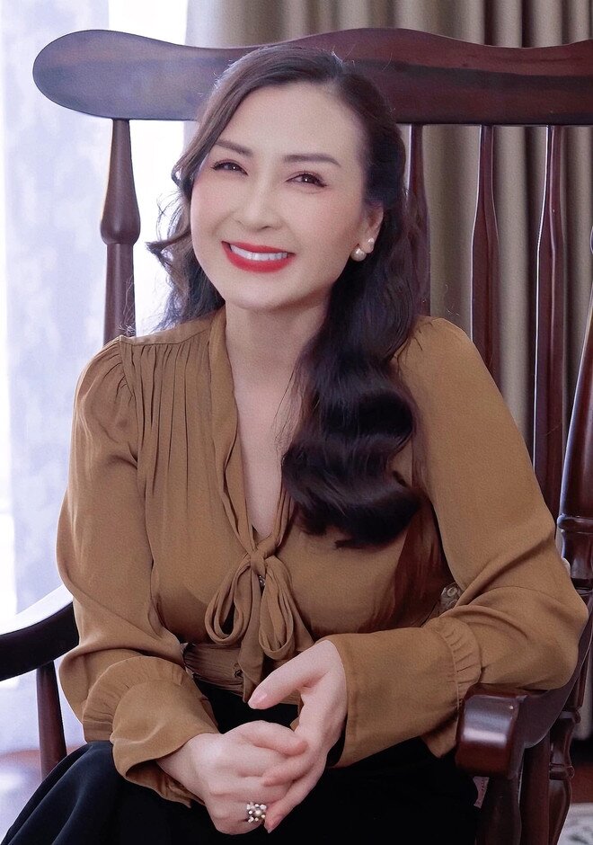 &#34;Vợ phó giám đốc Sở Xây dựng&#34; là &#34;hoa hậu màn ảnh&#34;: Hạnh phúc sau sóng gió, giờ quý tử làm nhạc công điển trai - 7