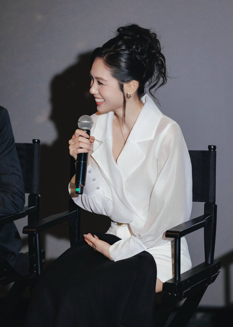 Trâm Anh - chiêu đãi viên xinh đẹp của Tử Chiến Trên Không: Có bố là công an, bị đạo diễn mắng đến khóc khi quay - 3