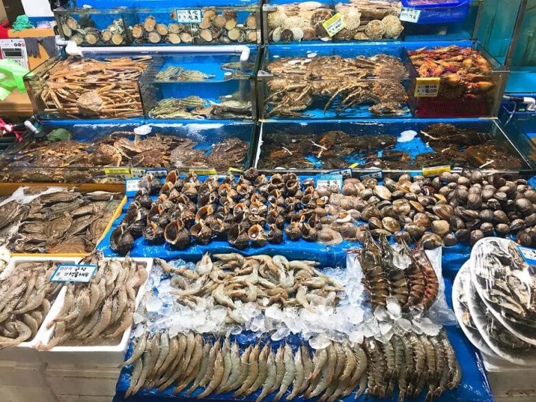 Khu chợ sầm uất bậc nhất Quảng Ninh: Bán hải sản ngon-bổ-rẻ lại còn là &#34;thiên đường ẩm thực&#34; ai cũng mê - 2