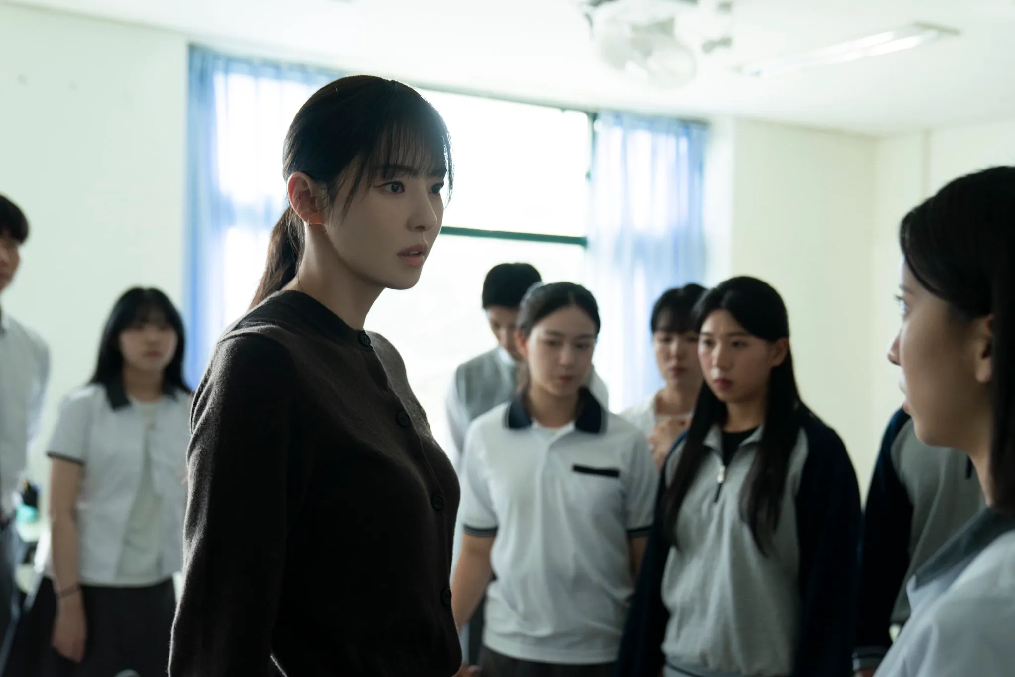Phim Hàn Quốc 18+ Sợi Chỉ Tử Thần: Hút 2 tỷ view toàn cầu, nam chính là &#34;trai hư&#34; đốn tim fan nữ - 13