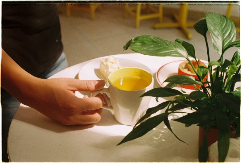 Mùa thu rồi đi ăn bánh uống trà thôi: Điểm danh 5 tiệm trà bánh &#34;hot&#34; nhất Hà Nội hiện nay, lúc nào cũng đông kín khách - 10