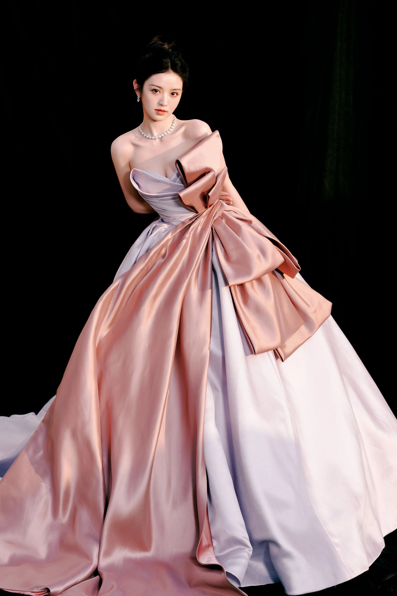 Nữ diễn viên &#34;khổ nhất thế giới&#34;: Nhan sắc khủng hút 42 triệu lượt xem nhưng ai đóng cặp cũng vướng bê bối - 7