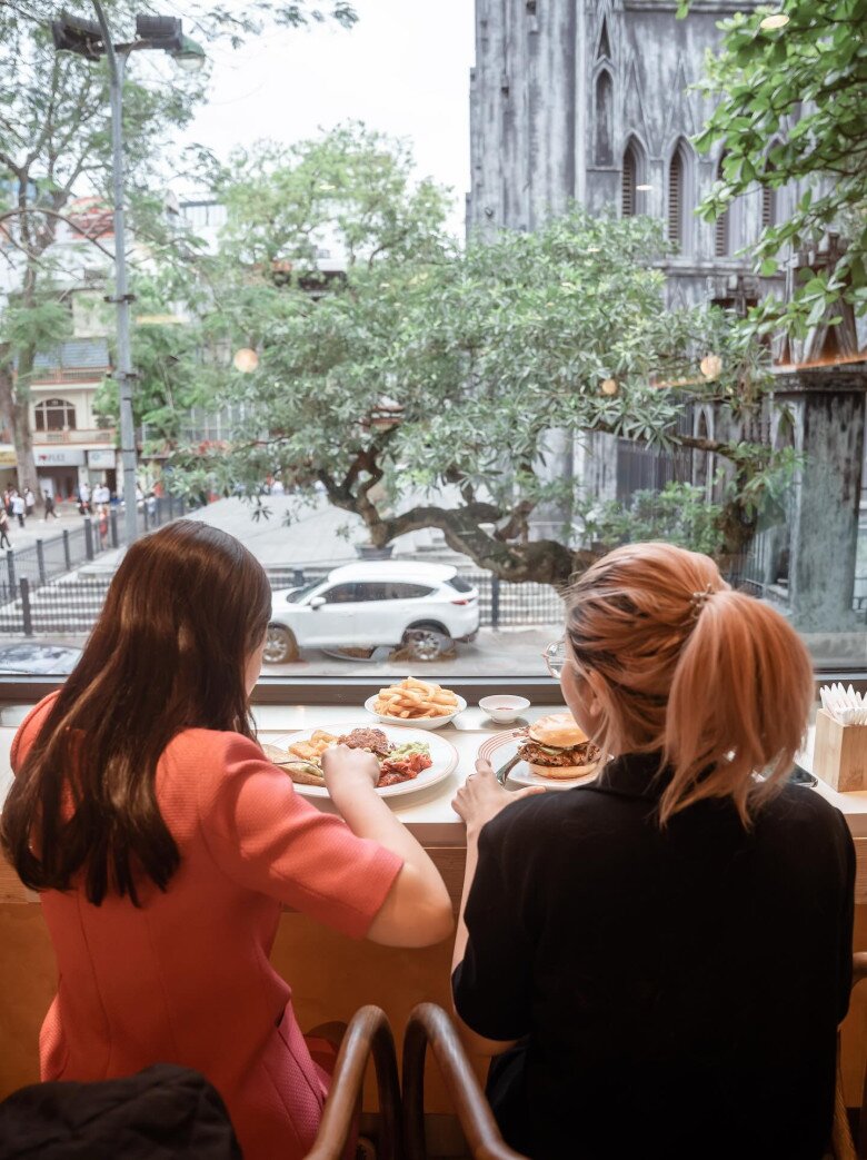 Mùa thu Hà Nội là phải ngắm Nhà thờ Lớn nhâm nhi xôi cốm: 4 quán cafe được giới trẻ "săn lùng" nhất nhờ "view cực phẩm" - 3