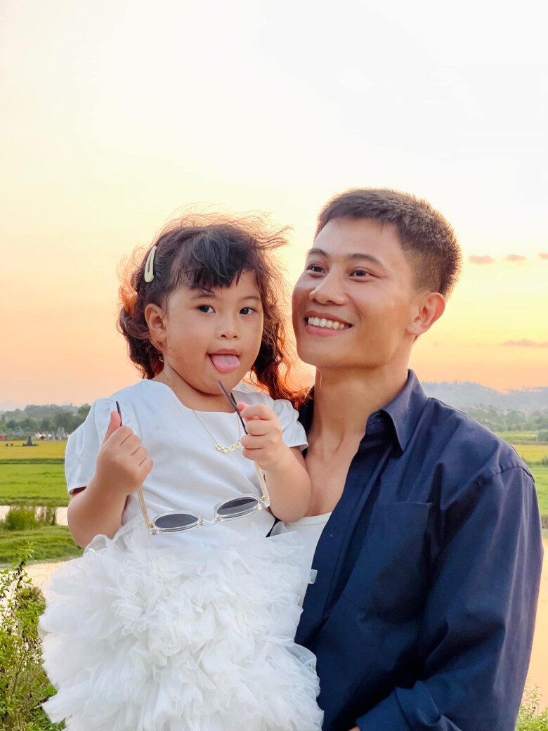Chị Yến - vợ &#34;anh Tạ&#34; trong Mưa Đỏ: Tốt nghiệp ngành đạo diễn truyền hình, U30 vẫn trẻ trung như thiếu nữ 18 - 12
