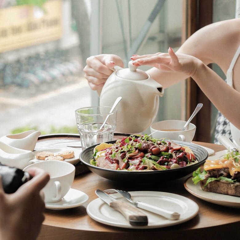 Mùa thu rồi đi ăn bánh uống trà thôi: Điểm danh 5 tiệm trà bánh &#34;hot&#34; nhất Hà Nội hiện nay, lúc nào cũng đông kín khách - 4