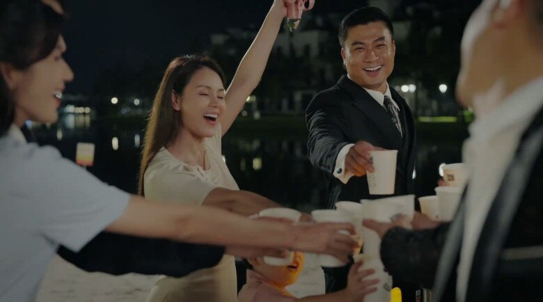 Kết thúc Dịu Dàng Màu Nắng bị chê gượng: Ngọc Huyền đến cuối vẫn không có cảnh hôn, &#34;anh họ&#34; đổi đời nhưng không đổi vợ - 13