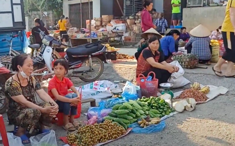 Ghé chợ phiên 5 ngày một lần ở Cao Bằng thưởng thức bánh trời, bánh khảo cực lạ không nơi nào có - 3