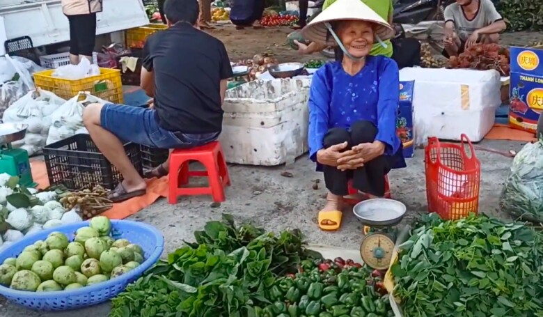 Ghé chợ phiên 5 ngày một lần ở Cao Bằng thưởng thức bánh trời, bánh khảo cực lạ không nơi nào có - 2