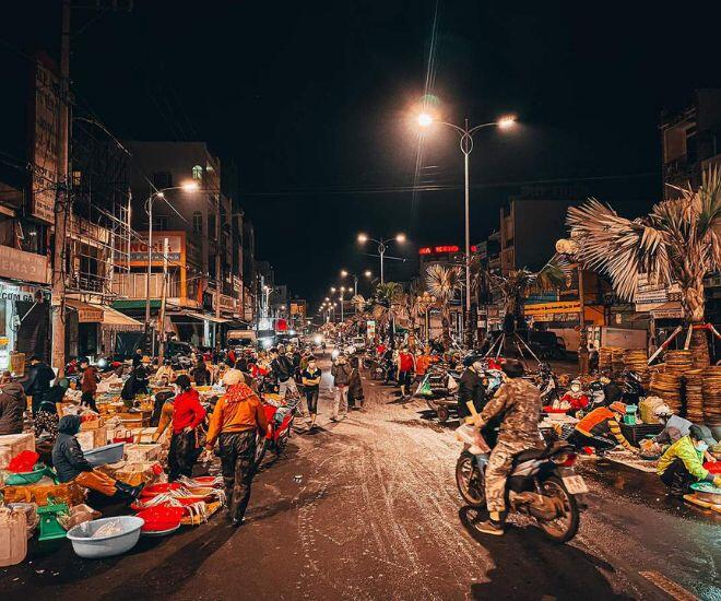Chợ đêm sầm uất bậc nhất ở Gia Lai, là thiên đường ẩm thực du khách nào cũng mê tít - 1