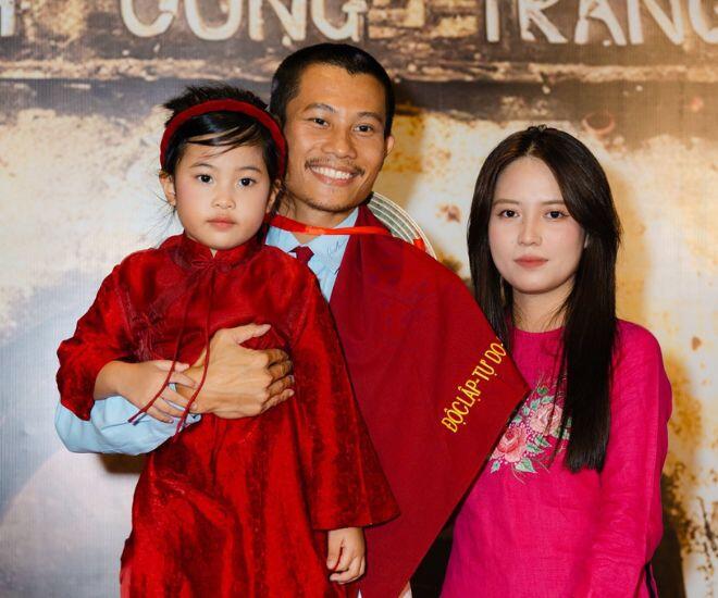 Chị Yến - vợ &#34;anh Tạ&#34; trong Mưa Đỏ: Tốt nghiệp ngành đạo diễn truyền hình, U30 vẫn trẻ trung như thiếu nữ 18 - 1
