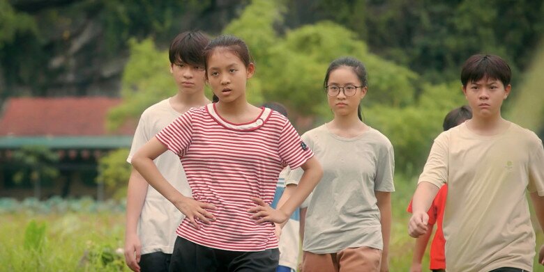 Cách Em 1 Milimet: Phim giờ vàng hot vượt mặt Mưa Đỏ, dàn nhóc tỳ &#34;cưng xỉu&#34; khiến khán giả mong đừng đổi diễn viên - 12