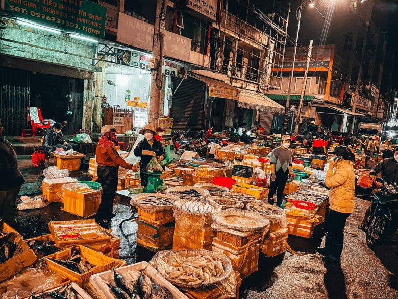 Chợ đêm sầm uất bậc nhất ở Gia Lai, là thiên đường ẩm thực du khách nào cũng mê tít - 2
