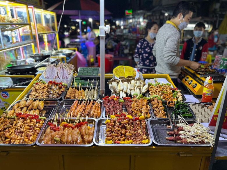 Chợ đêm sầm uất bậc nhất ở Gia Lai, là thiên đường ẩm thực du khách nào cũng mê tít - 4