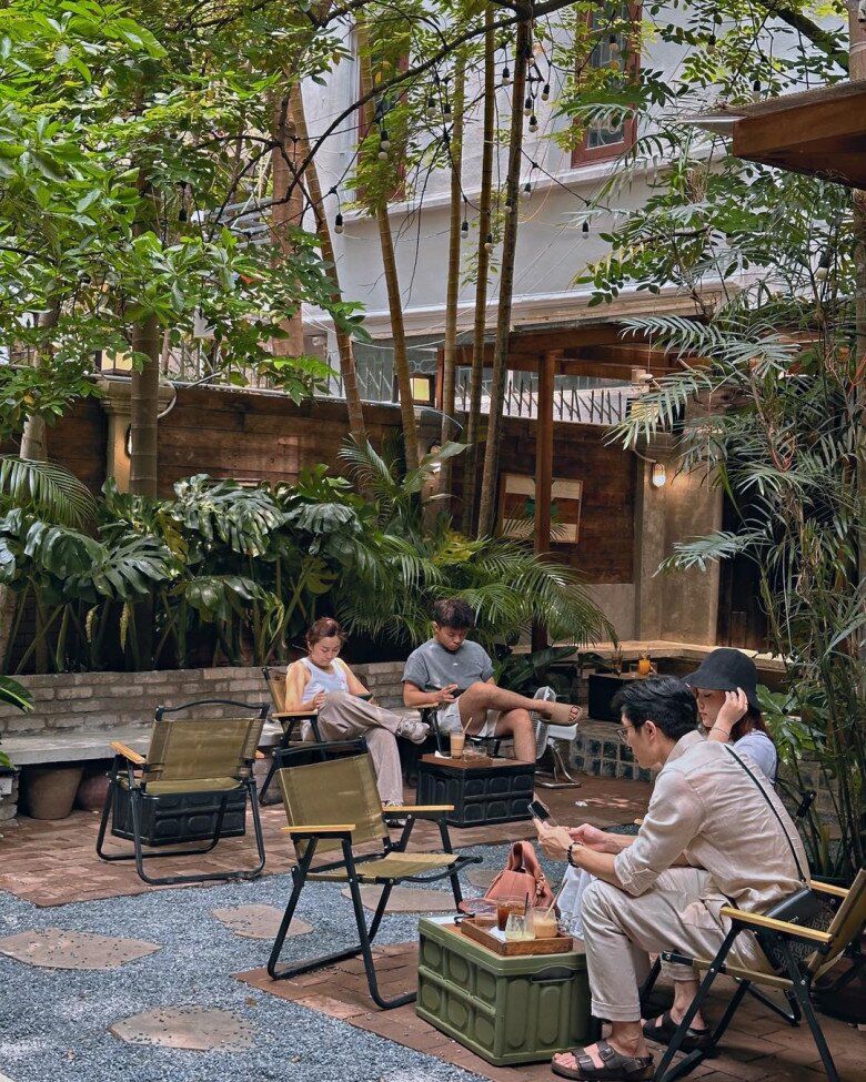 Giới trẻ &#34;săn lùng&#34; những quán cafe giấu mình trong khu tập thể cũ: Góc nào cũng xinh đảm bảo &#34;check-in cháy máy&#34; - 8