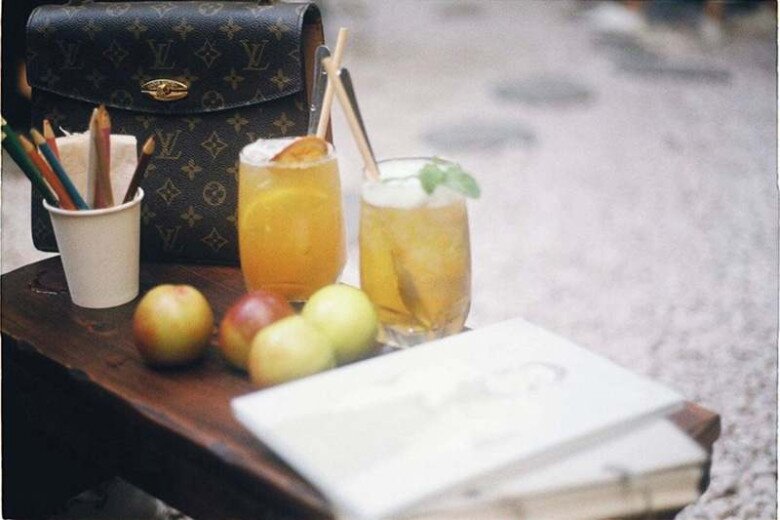 Giới trẻ &#34;săn lùng&#34; những quán cafe giấu mình trong khu tập thể cũ: Góc nào cũng xinh đảm bảo &#34;check-in cháy máy&#34; - 9