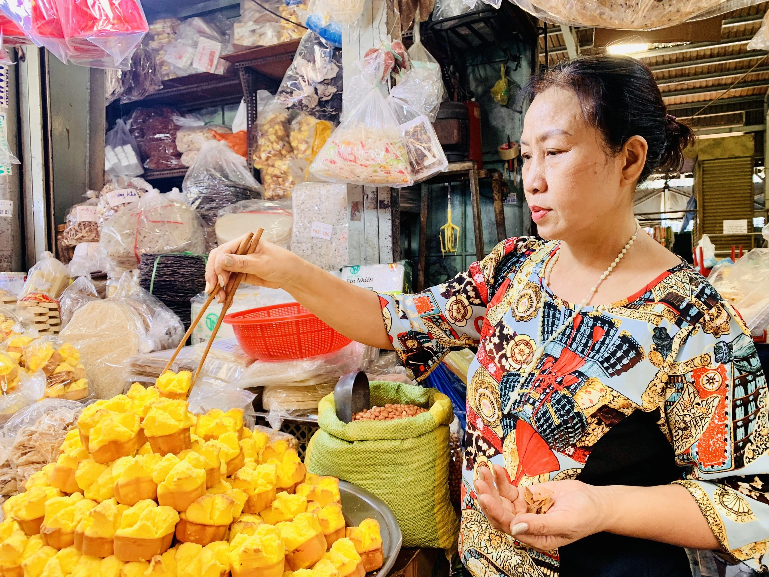 Giữa lòng Sài Gòn có một khu chợ được ví như miền Trung thu nhỏ, nơi phảng phất dư vị quê nhà - 5