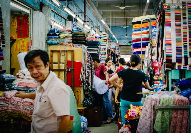 Giữa Sài Gòn có một khu chợ rẻ và lâu đời bậc nhất, chỉ bán duy nhất một loại hàng mà đến nay vẫn tấp nập - 3