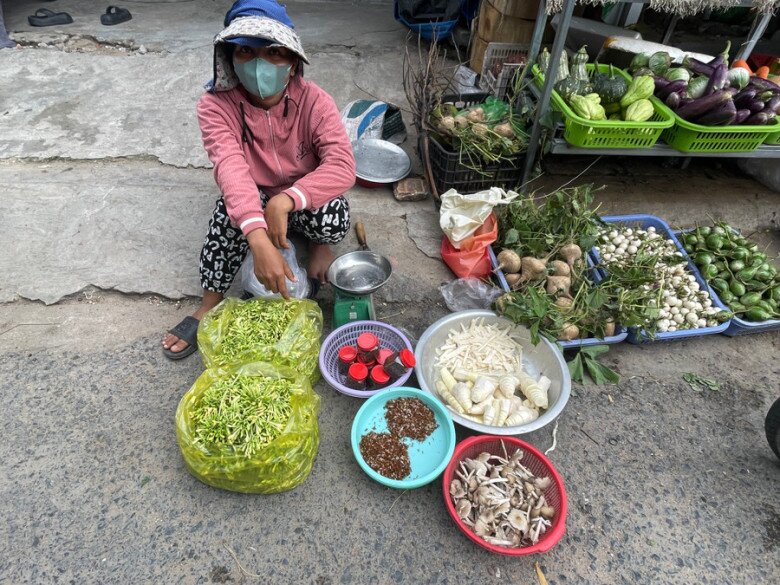 Chợ chiều có tên lạ giữa lòng Gia Lai, bán đủ thứ &#34;của ngon vật lạ&#34; khiến ai xa quê cũng nhớ về - 2