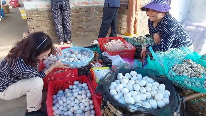 Giữa lòng Bình Định có khu chợ bán hải sản siêu rẻ, tồn tại gần 200 năm vẫn đông khách bậc nhất - 3