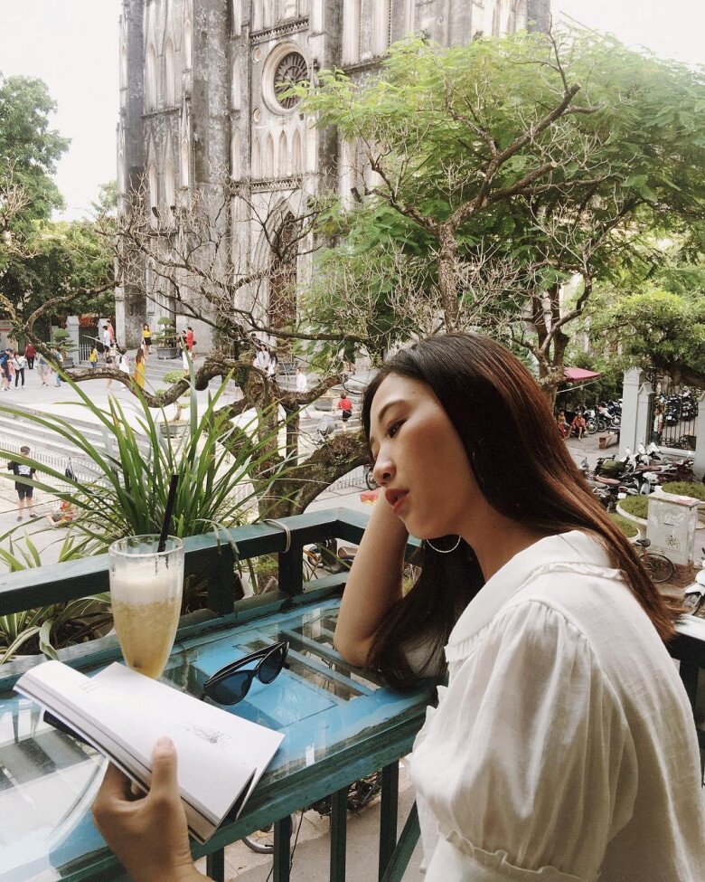 Mùa thu Hà Nội là phải ngắm Nhà thờ Lớn nhâm nhi xôi cốm: 4 quán cafe được giới trẻ "săn lùng" nhất nhờ "view cực phẩm" - 1