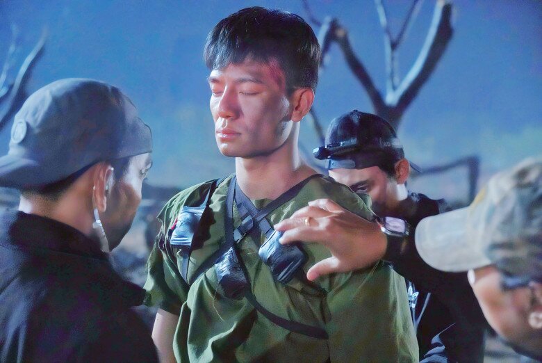 Hiếu Nguyễn - chỉ huy Thành trong phim Mưa Đỏ: Lội hầm ngập nước mưa giữa trời 9 độ C, lấy vợ là luật sư người Philippines - 2