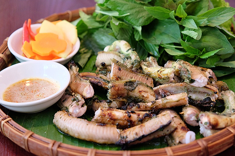 Loài cá bề ngoài khiến nhiều người sợ chết khiếp lại là đặc sản Bình Định, có cái tên &#34;thoắt ẩn thoắt hiện&#34; gây tò mò - 4