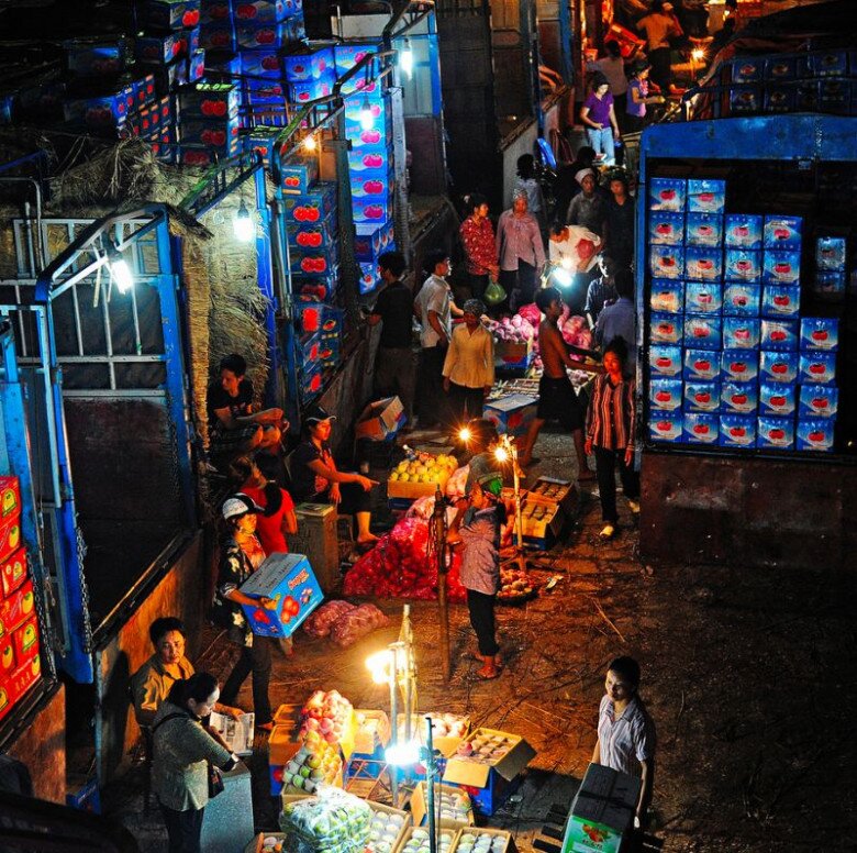 Khu chợ không ngủ giữa lòng Hà Nội, được báo Tây bình chọn là một trong những ngôi chợ thú vị nhất thế giới - 2