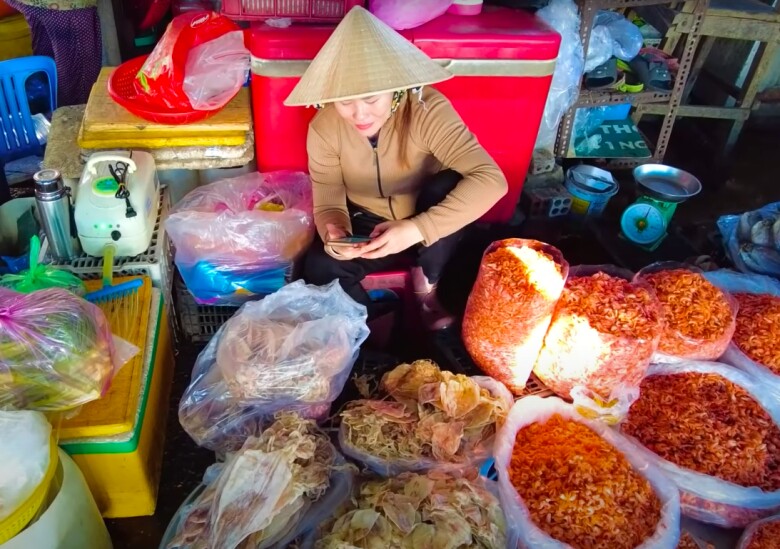 Khu chợ lớn nhất Cần Thơ: Là thiên đường ẩm thực ngon-bổ-rẻ, xưa sầm uất bậc nhất nay lại đìu hiu bất ngờ - 6