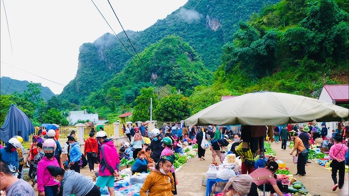 Lạ kỳ phiên chợ “người đứng, cá nằm” giữa núi rừng Sơn La, bán đủ sản vật hiếm nơi nào có - 4