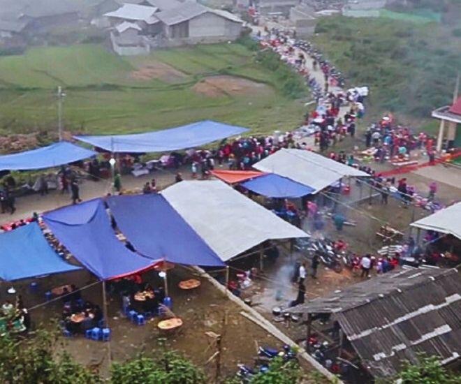 Lên Hà Giang đi phiên chợ hẹn hò, nơi nhiều người tìm đến người yêu tâm sự, ca hát nhảy múa thâu đêm suốt sáng - 1