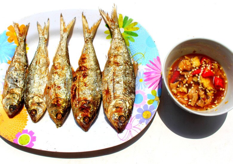 Loài cá lạ chỉ có ở Hưng Yên, cứ vào mùa là chị em đổ xô lùng mua vì cực ngon béo mà giá thì rẻ - 4