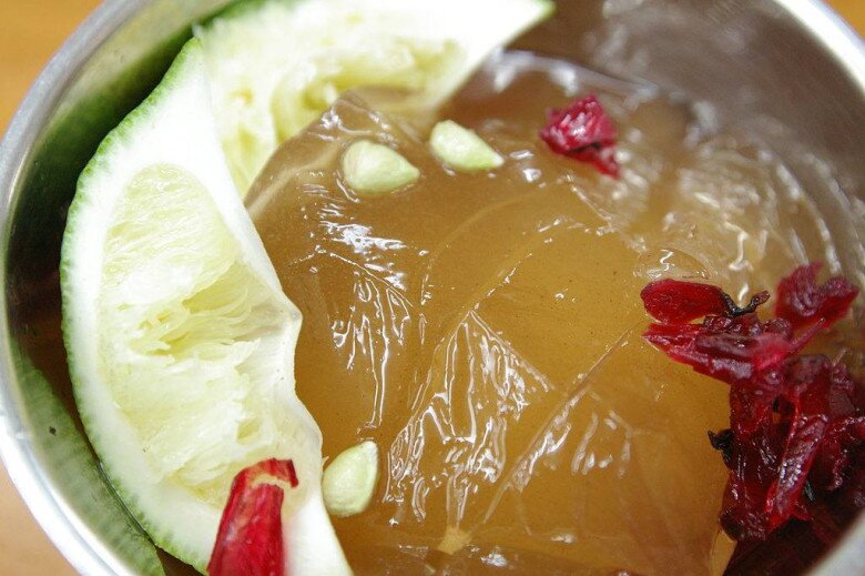 Loài cây dại mọc bờ bụi tưởng không ăn được lại là thứ rau tốt cho sức khỏe, giá đến 70.000 đồng/kg - 3