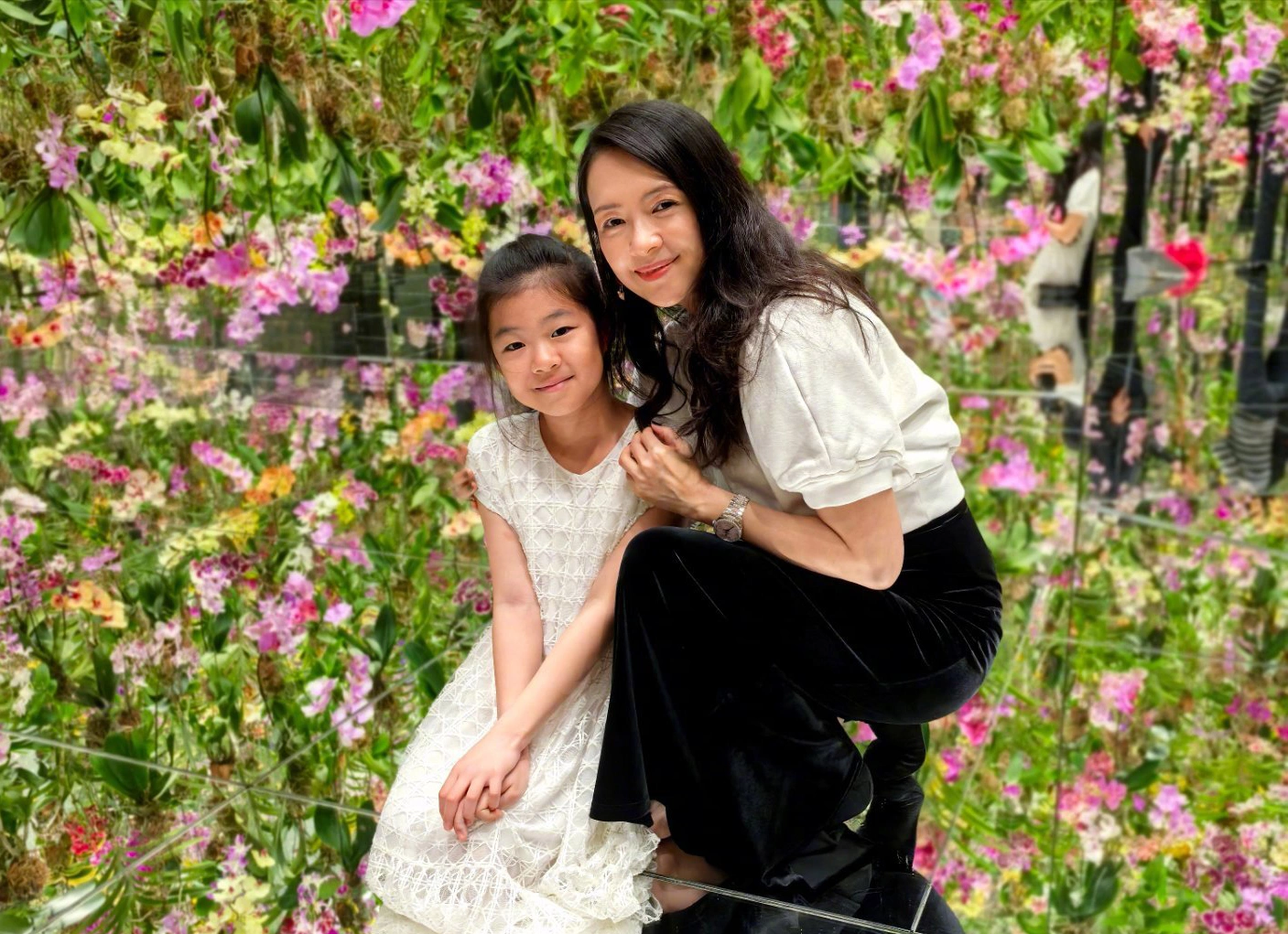 Người đẹp nức tiếng showbiz nhưng bị chê &#34;mẹ công con quạ&#34;, phải đưa ái nữ ra nước ngoài học - 10