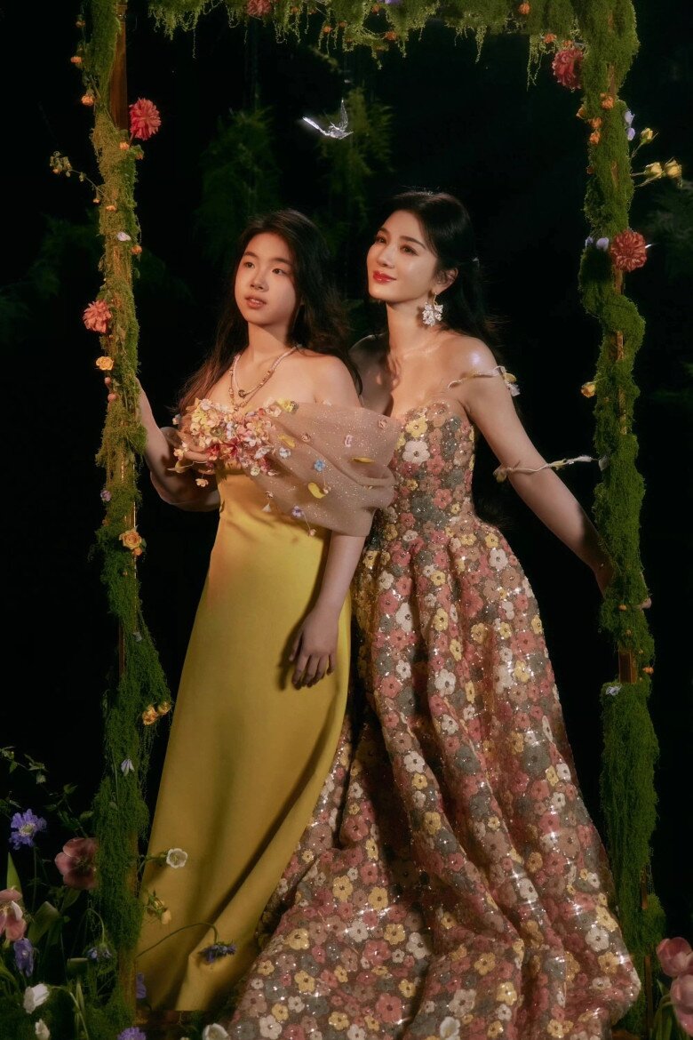 Người đẹp nức tiếng showbiz nhưng bị chê &#34;mẹ công con quạ&#34;, phải đưa ái nữ ra nước ngoài học - 2