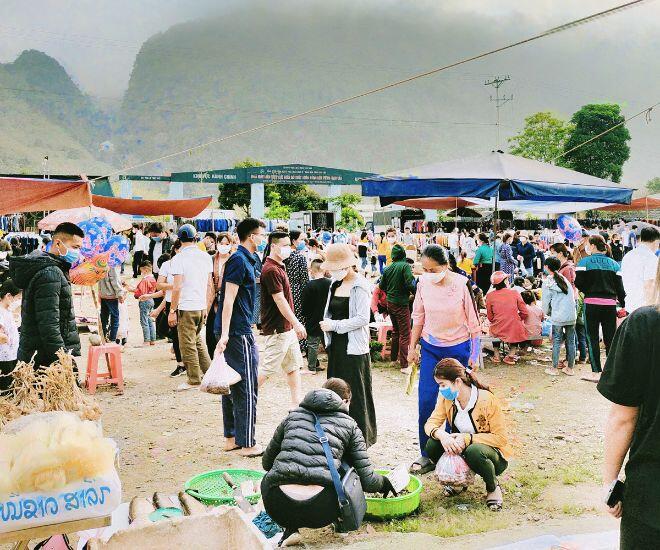 Phiên chợ độc nhất giữa lòng Thanh Hóa: Chỉ họp 1 buổi trong tuần, trao đổi hàng hóa không cần mặc cả - 1
