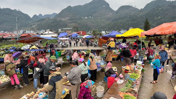 Phiên chợ độc nhất ở Lào Cao nằm giữa lưng trời, bán toàn đồ lạ khó nơi nào có - 2