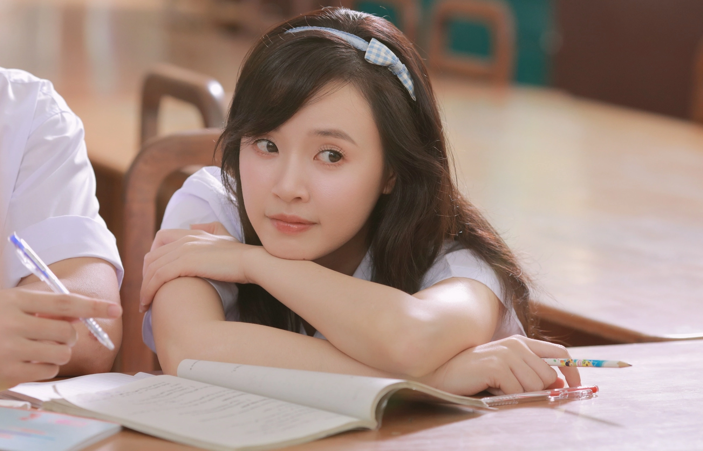 Phim xuyên không của Midu: &#34;Phú bà&#34; tự đóng vai nữ sinh ở tuổi 36, &#34;hẹn hò&#34; mỹ nam kém 1 giáp - 8