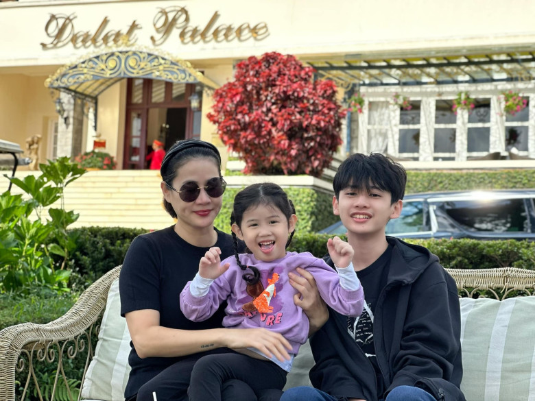 2 người mẹ trong phim Mưa Đỏ: Giống nhau từ phim đến đời, cùng cả tên lẫn năm sinh, đều từng đổ vỡ trong hôn nhân - 8