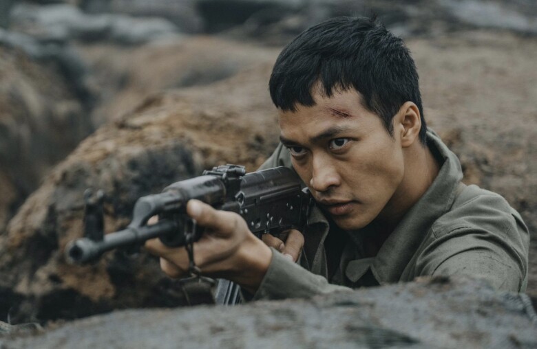 Dàn sao Mưa Đỏ "trượt vai bằng thực lực": Steven Nguyễn và Đỗ Nhật Hoàng suýt đổi vai, 3 người giành giật nam chính đều "tạch" - 10