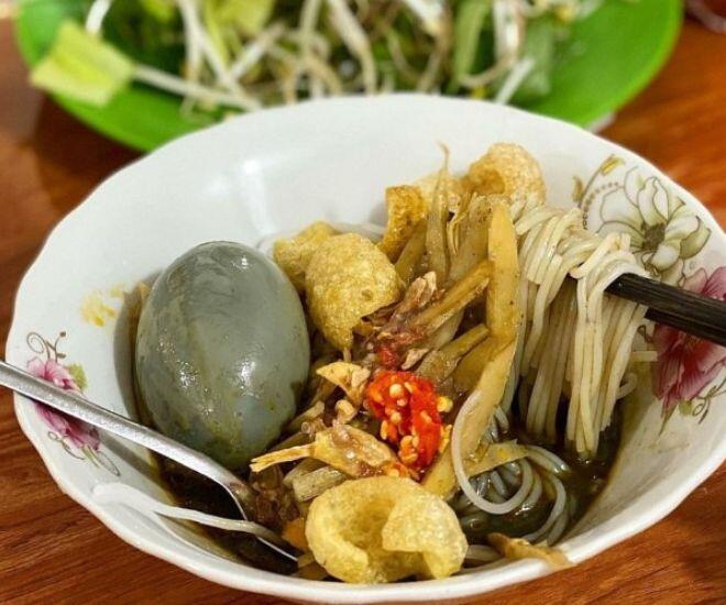 Thứ bốc mùi khiến thực khách &#34;chạy mất dép&#34; là đặc sản Gia Lai, vừa bịt mũi vừa ăn lại mê không lối thoát - 1